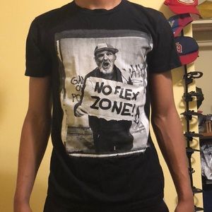 No flex zone ! Graphic tee 🔥🔥